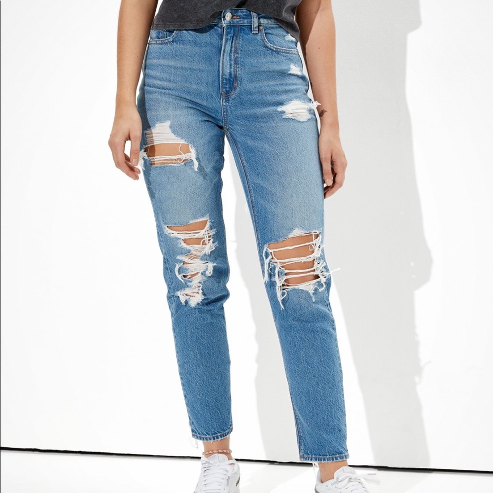 American Eagle Ripped Mom Jean BRAND NEW
